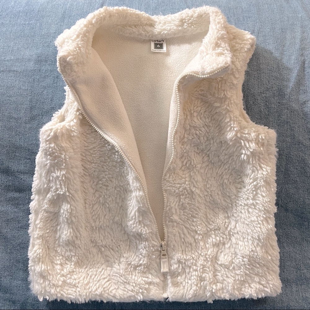 Carter’s White Sherpa Fleece Zip Up Vest Size 6 yo